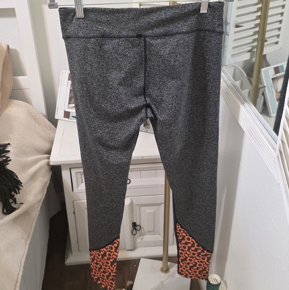 Rare Orangetheory Fitness Leggings - Picture 4 of 11